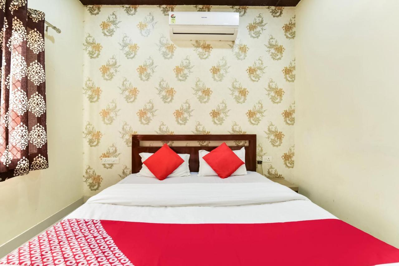 Hotel Oyo 74877 Empire